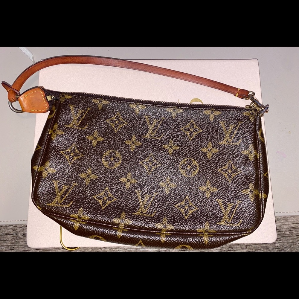 Louis Vuitton Monogram Pochette Accessory 🤎